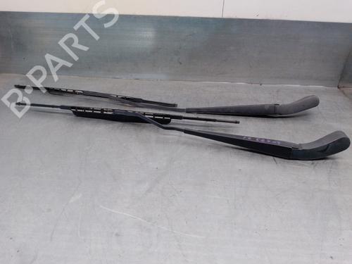 Used Front windshield wiper arm VOLVO S60 I (384) 2.4 (170 hp) 18552321