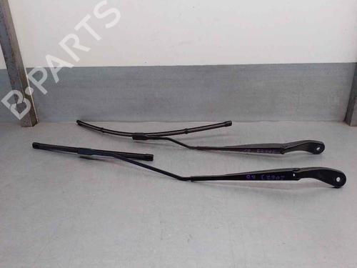 Used Front windshield wiper arm DACIA SANDERO II TCe 90 LPG (B8M1) (90 hp) 18266304