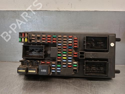 Used Fuse box LAND ROVER DISCOVERY III (L319) 2.7 TD 4x4 (190 hp) 18648586
