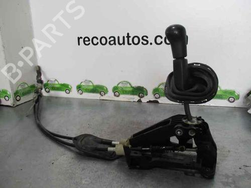 Used Gear lever TOYOTA YARIS (_P9_) 1.3 VVT-i (SCP90_, SCP90R) (87 hp) 7443506