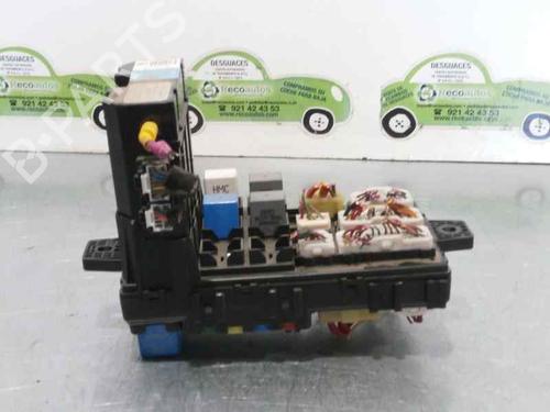Used Fuse box HYUNDAI TRAJET (FO) 2.0 CRDi (113 hp) 2061702