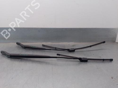 Used Front windshield wiper arm PEUGEOT 208 II (UB_, UP_, UW_, UJ_) 1.2 PureTech 100 (101 hp) 19044365