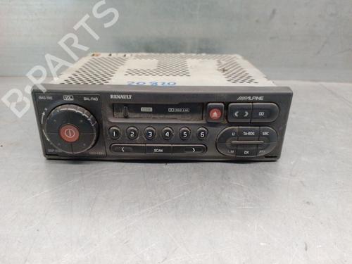 Used Radio RENAULT LAGUNA I (B56_, 556_) 1.9 dCi (B56W) (107 hp) 19044573
