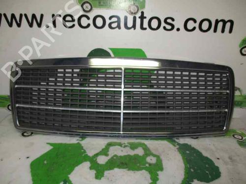 Used Grille MERCEDES-BENZ C-CLASS (W202) C 200 (202.020) (136 hp) 2331398