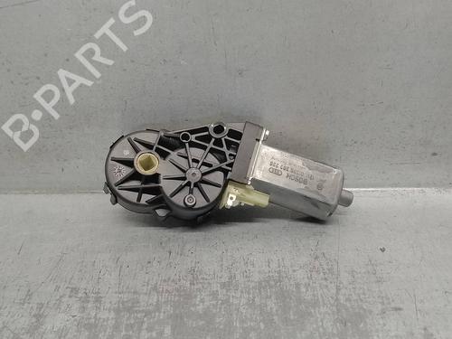 Moteur du toit ouvrant PEUGEOT 307 CC (3B) 2.0 16V (136 hp) 17587588