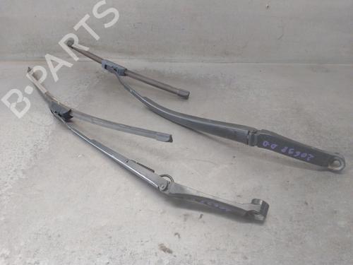 Used Front windshield wiper arm LEXUS IS III (_E3_) 300h (AVE30_, AVE30R) (223 hp) 19151935
