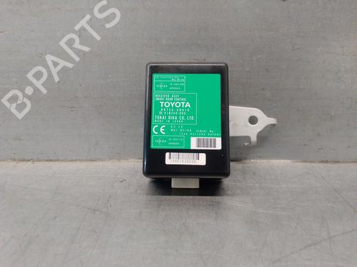 Used Electronic module TOYOTA YARIS (_P9_) 1.4 D-4D (NLP90_, NLP90R) (90 hp) 19063964