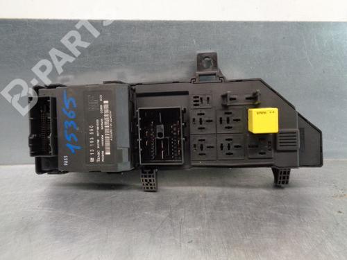 fuse-box-opel-signum-hatchback-z03-30-v6-cdti-f48-13223679-13193590-2003-2004-2005-2006-2007-2008-9829691 main image