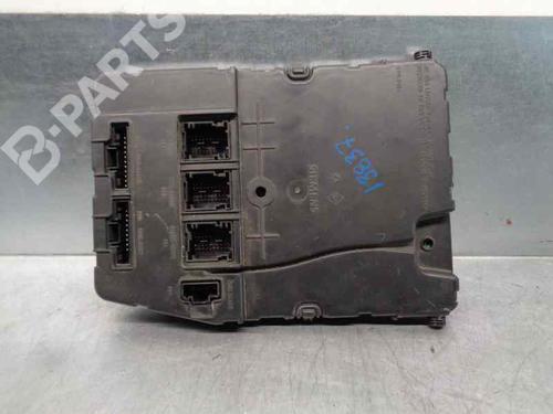fuse-box-renault-megane-ii-bm01_-cm01_-16-16v-8200525384-s118400150d-siemens-2001-2002-2003-2004-2005-2006-2007-2008-2009-2010-2011-2012-8244319 main image