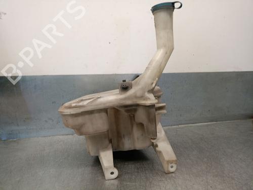 Used Windscreen washer tank TOYOTA YARIS (_P9_) 1.4 D-4D (NLP90_, NLP90R) (90 hp) 18882660