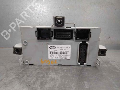 Used Fuse box FIAT STILO (192_) 1.9 D Multijet (100 hp) 18660559