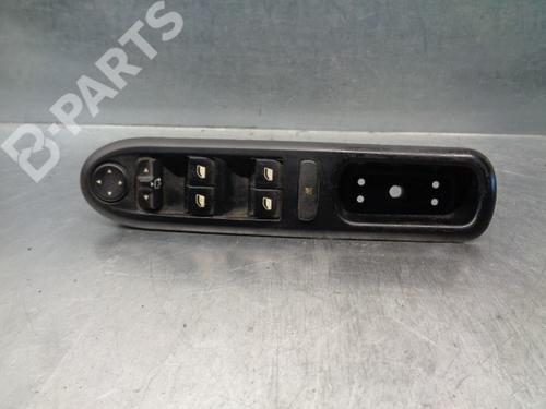 Used Left front window switch Left front window switch PEUGEOT 407 SW (6E_, 6D_) 2.0 HDi 135 (136 hp) 8949402 8949402