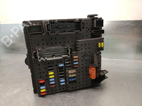 Used Fuse box VOLVO XC90 I (275) D5 AWD (163 hp) 19135233