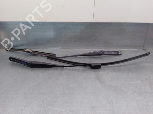 Used Front windshield wiper arm FORD FIESTA VI (CB1, CCN) [2008-2017]  18546196