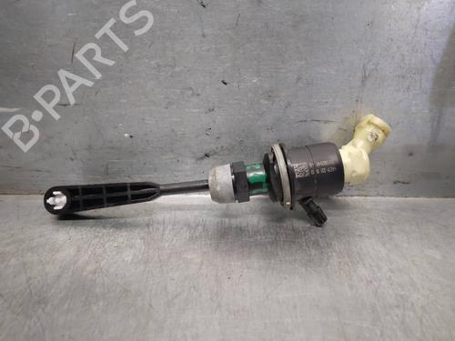 Used Clutch slave cylinder DACIA SANDERO II 1.5 Blue dCi 95 (B8JL) (95 hp) 17695782