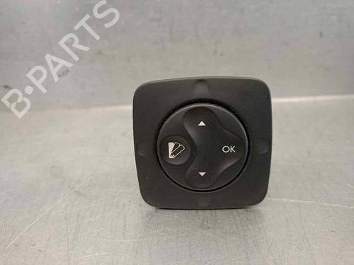 Used Switch RENAULT SCÉNIC III (JZ0/1_) 1.5 dCi (JZ02, JZ0R) (95 hp) 18038806
