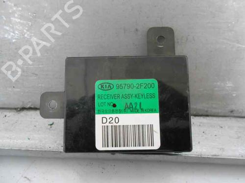Used Comfort control module KIA CERATO I Hatchback (LD) 1.5 CRDi (102 hp) 2315178
