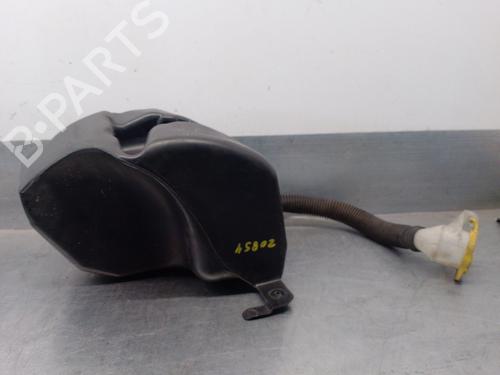 Used Windscreen washer tank CHRYSLER VOYAGER IV (RG, RS) 2.5 CRD (141 hp) 19136546
