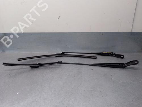 Front windshield wiper arm PEUGEOT 2008 I (CU_) 1.2 THP 110 / PureTech 110 | BP19672677C143 