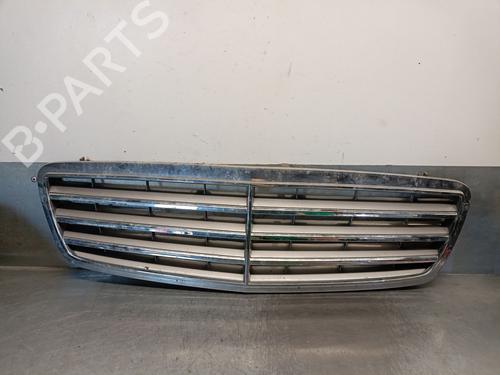 Grelha MERCEDES-BENZ C-CLASS (W203) C 220 CDI (203.008) (150 hp) 19155893