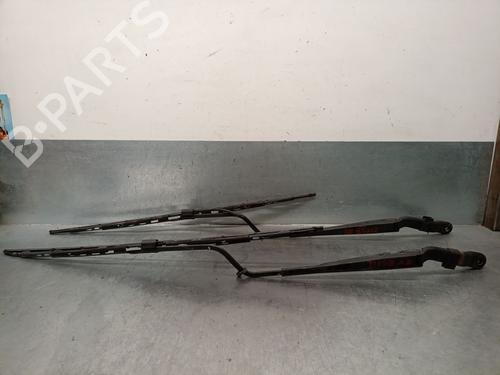 Used Front windshield wiper arm RENAULT MASTER II Van (FD) 2.8 dTI (114 hp) 19542557