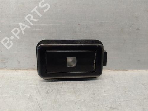 Plafonnier PEUGEOT 208 II (UB_, UP_, UW_, UJ_) 1.2 PureTech 100 (101 hp) 19033647