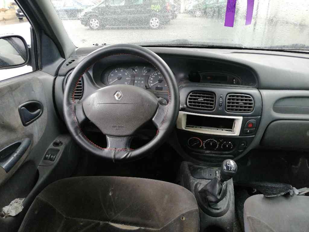 Renault scénic 2 0 16v hi-res stock photography and images - Alamy, image size:1024x768