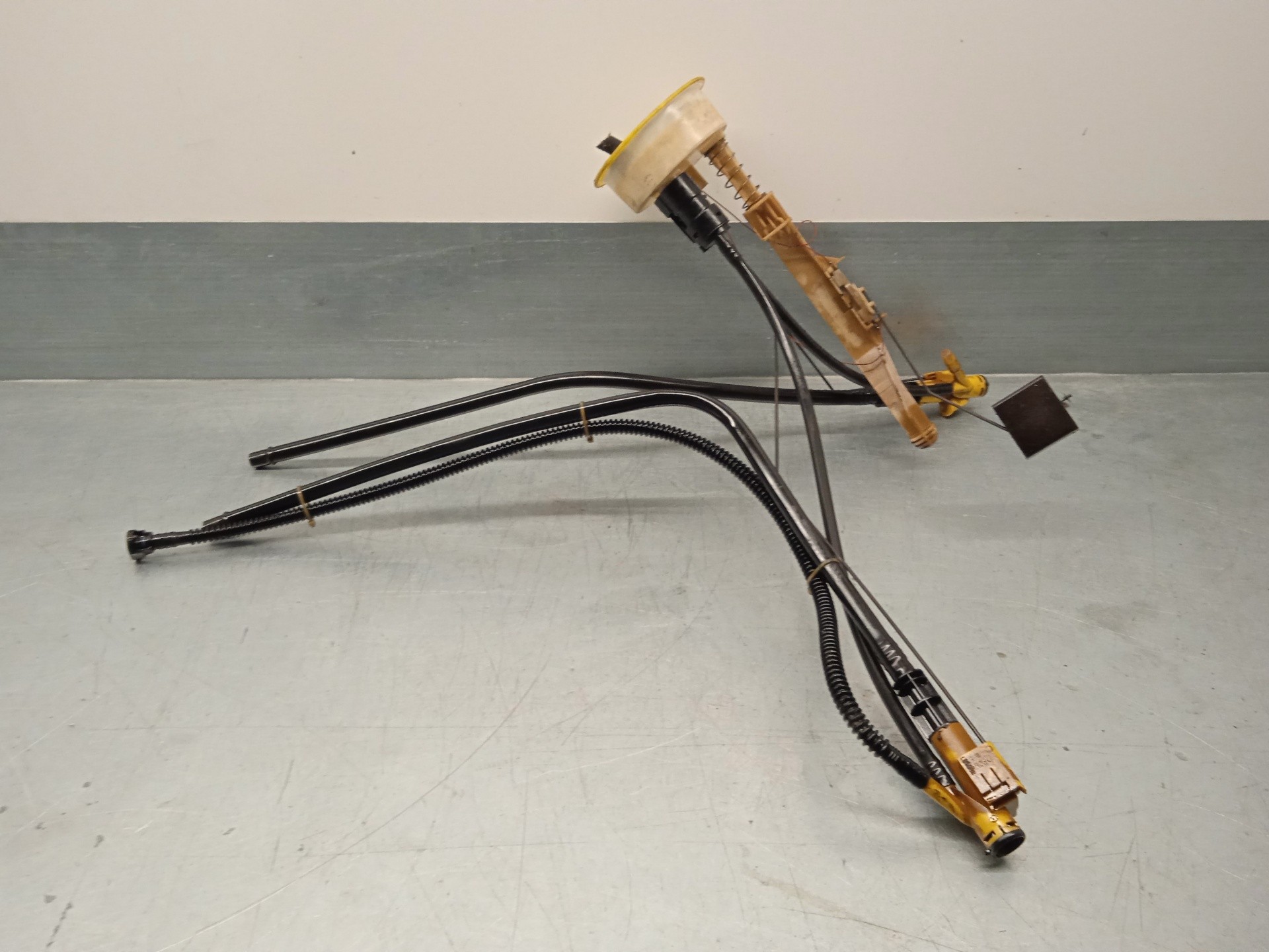 Fuel pump BMW X5 (E53) 3.0 d 12538057 BParts