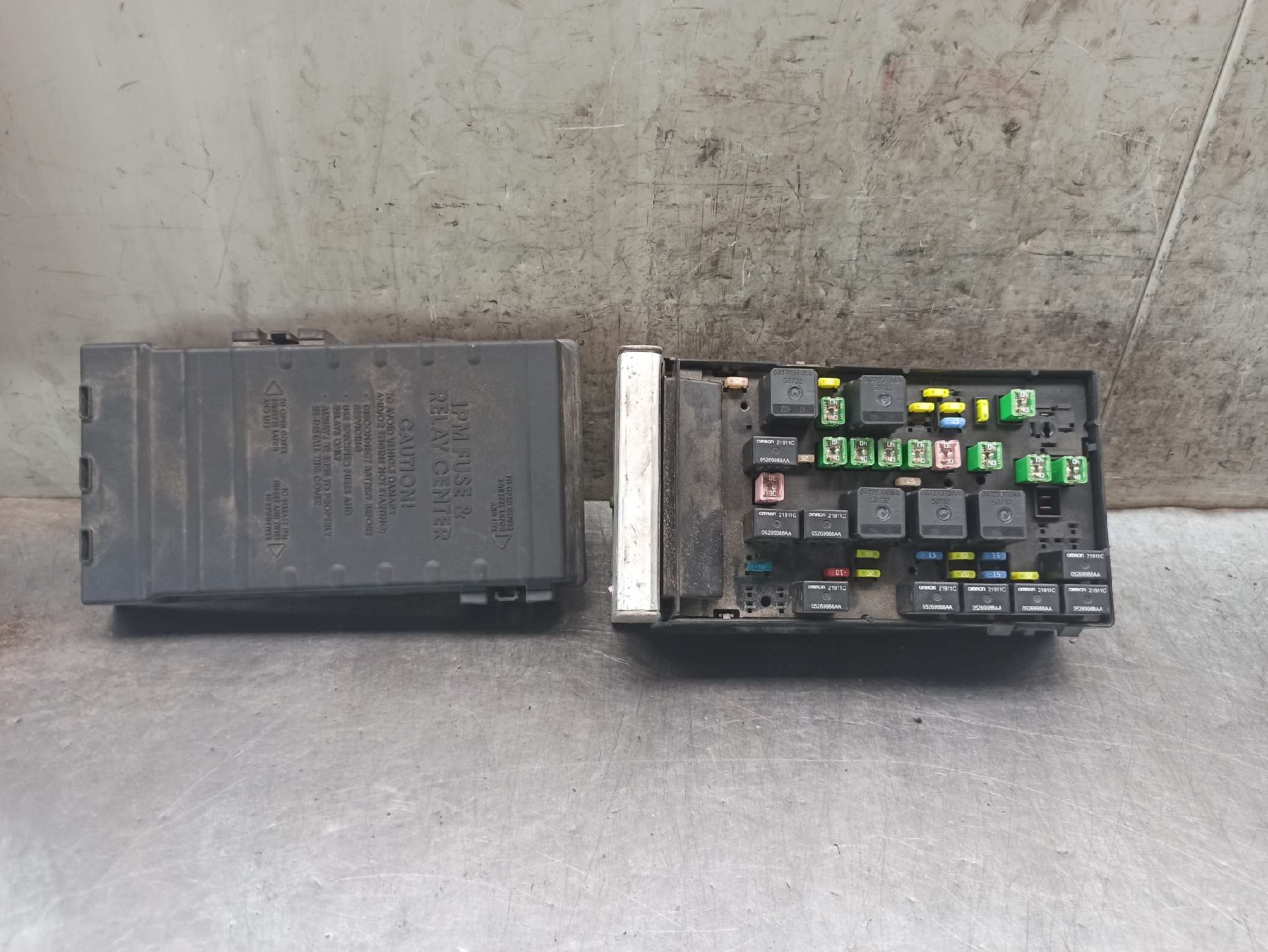 Fuse box CHRYSLER VOYAGER IV (RG, RS) 2.4 7918359 BParts