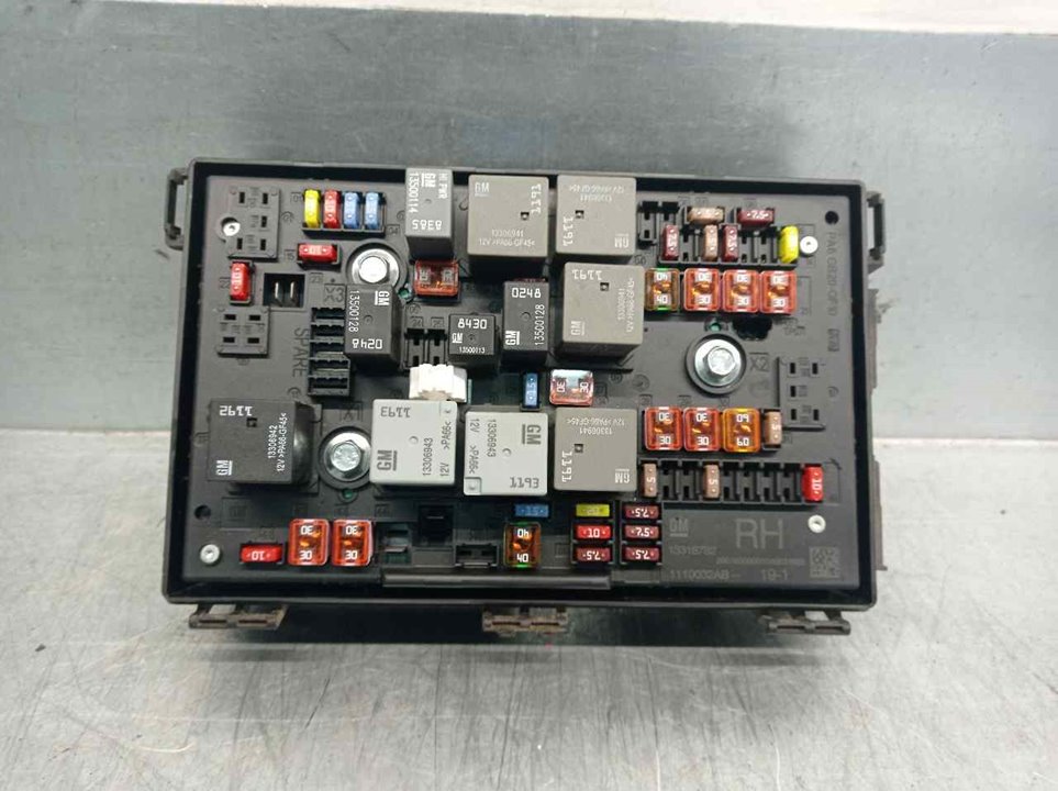Fuse box OPEL ASTRA J (P10) 1.7 CDTI (68) 9309603