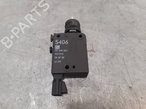 Used Tailgate lock OPEL VECTRA B (J96) 1.7 TD (F19) (82 hp) 7012048