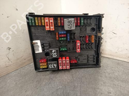 Used Fuse box Fuse box 37631236 37631236