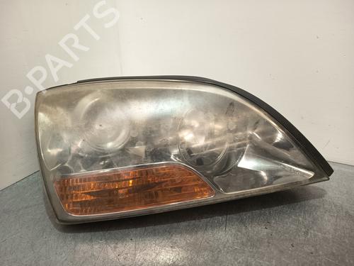 Used Right headlight KIA SORENTO I (JC) 2.5 CRDi (170 hp) 27660319