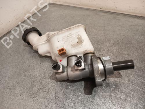 Used Brake master cylinder Brake master cylinder 37015601 37015601