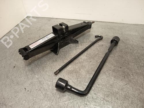 Used Jack Kit KIA CARENS IV 1.7 CRDi (116 hp) 27660347