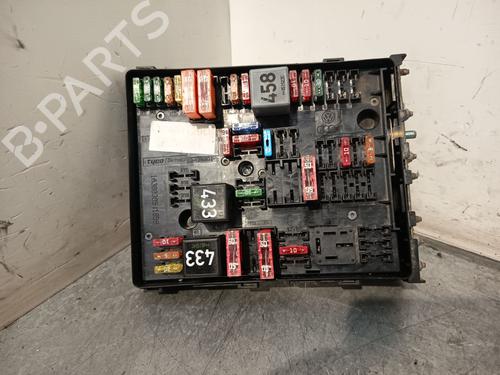 Caja reles / fusibles Caja reles / fusibles VW GOLF PLUS V (5M1, 521) [2004-2013] 37477557 37477557