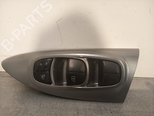 Used Left front window switch NISSAN JUKE (F15) [2010-2019]  27701208