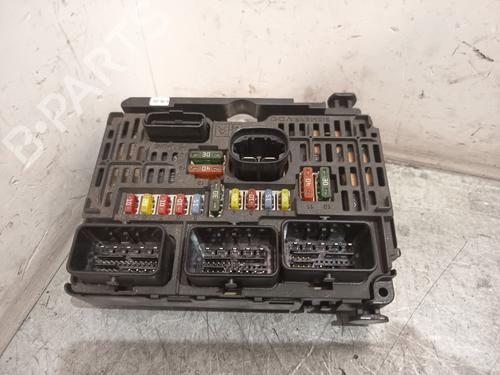 Used Fuse box Fuse box 37631217 37631217