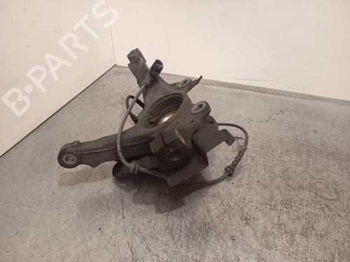Fusee links voor Fusee links voor OPEL CORSA E (X15) [2014-2026] 39883028 39883028