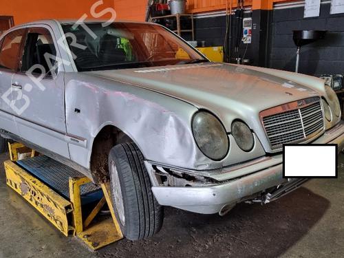 Brugte MERCEDES-BENZ E-CLASS (W210) E 300 Turbo-D (210.025) (177 hp) 4183639