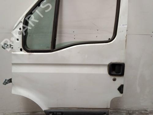 Used Left front door RENAULT MASTER II Bus (JD) 2.5 D (80 hp) 6470454