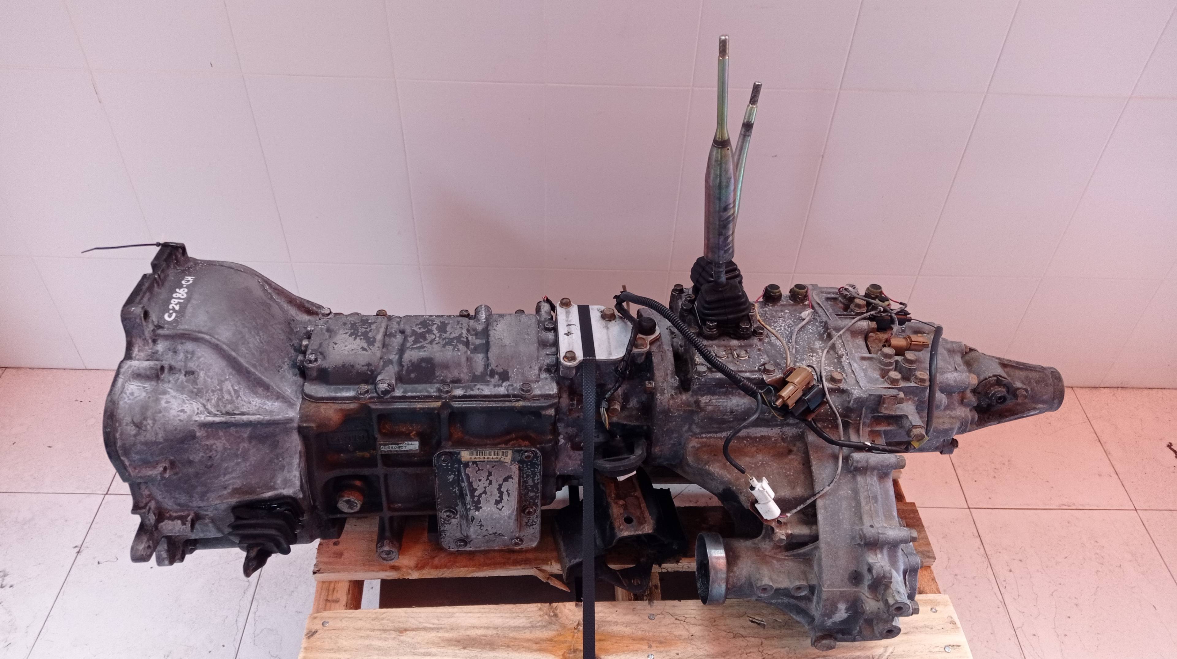 Gearbox MITSUBISHI PAJERO II (V3_W, V2_W, V4_W, V5_W) 2.5 TD 4WD (V24W)  11802037 | B-Parts, image size:3840x2150