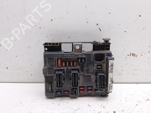 Used Fuse box Fuse box 37643445 37643445