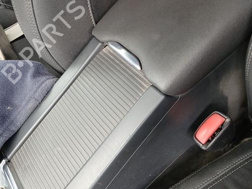 Used Armrest / Center console Armrest / Center console VOLVO XC60 I SUV (156) D3 / D4 (163 hp) 34639979 34639979