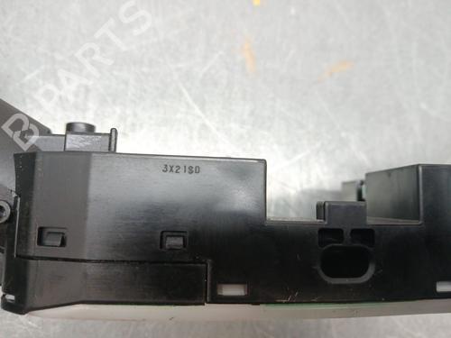 Switch INFINITI QX70 3.7 AWD | BP31290791I30