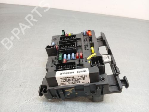 Used Fuse box Fuse box 38752109 38752109