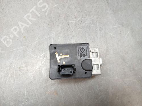 Used Electronic module RENAULT SCÉNIC II (JM0/1_) 1.5 dCi (JM02, JM13) (101 hp) 29886458