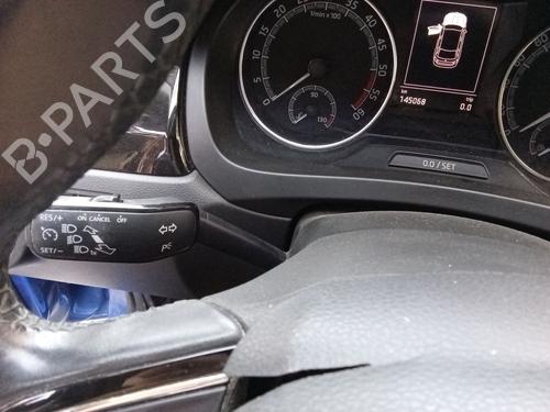 switch-skoda-rapid-spaceback-nh1-2012-2013-2014-2015-2016-2017-2018-2019-39245999 main image