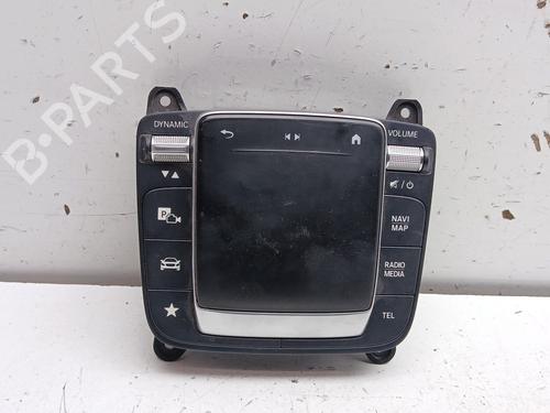 switch-mercedes-benz-gla-h247-2020-34441446 main image
