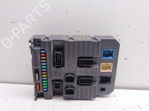 Used Fuse box Fuse box 33853930 33853930